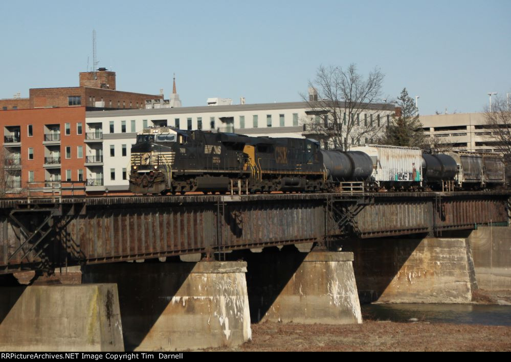 NS 7688, CSX 96 on 316